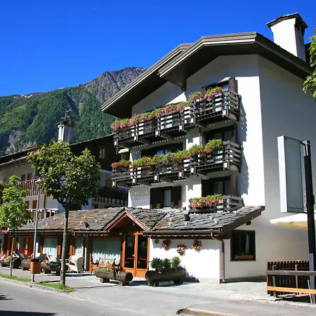 Les Jumeaux Szálloda 4*